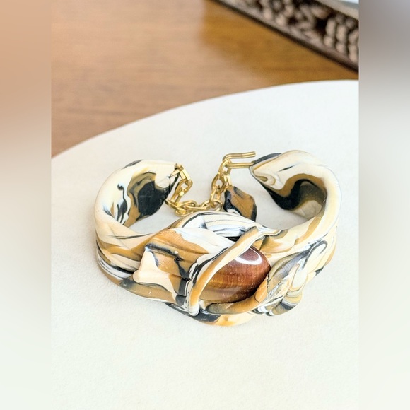 Vintage Tiger’s Eye Stone Bracelet Marbled Resin Hinged Cuff Gold Tone Chain - Picture 3 of 8